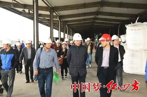 与会代表参观红四方铁路专用线